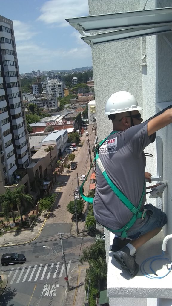 Consertolar-Instalação-e-Manutenção-de-Ar-condicionado-em-Porto-Alegre-17-576x1024