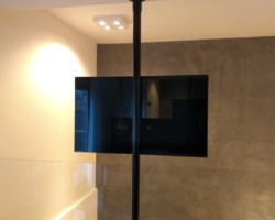 svg+xml,%3Csvg%20xmlns%3D%22http%3A%2F%2Fwww.w3 Suporte TV Piso ao Teto